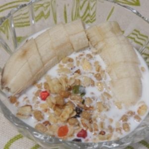 ダイエッターの朝食に～グラノーラとバナナ豆乳